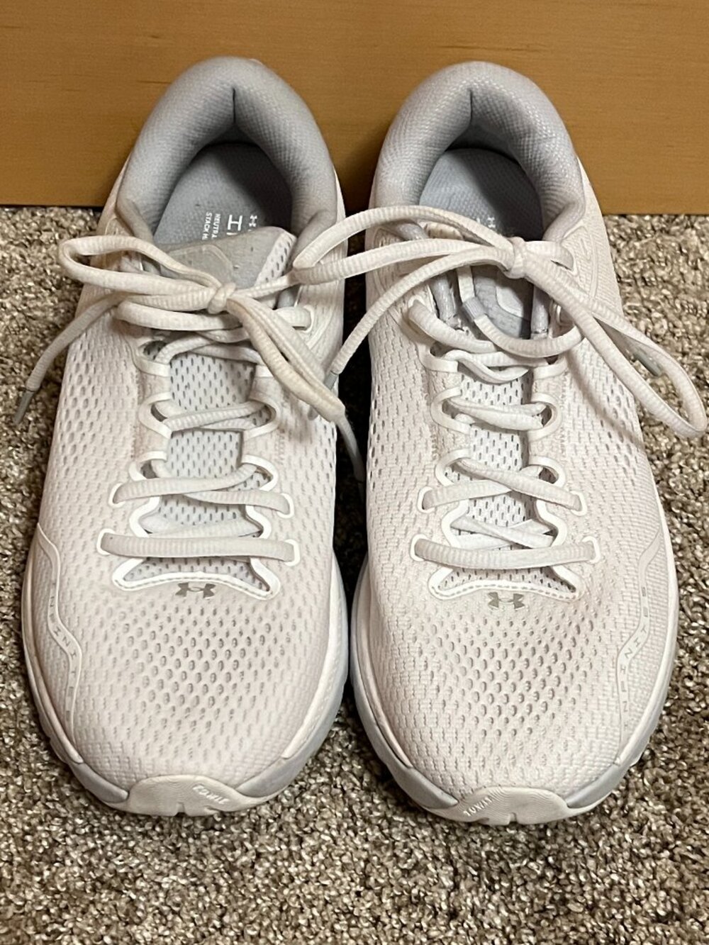 Under Armour Women's HOVR Infinite White Sneakers: Size 9.5